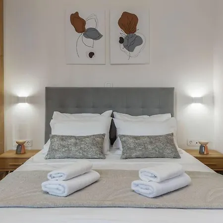 Athinais Luxury 2 *
